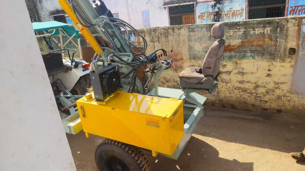 Mbcb Rubber Track Post Piling Machine - Color: Green