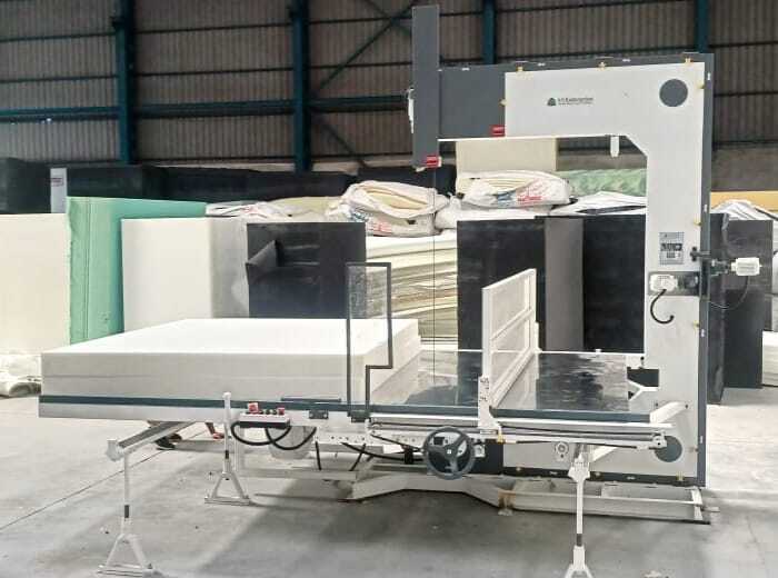  वर्टिकल फोम कटिंग मशीन की क्षमता: 11 ब्लॉक किलोग्राम/घंटा 