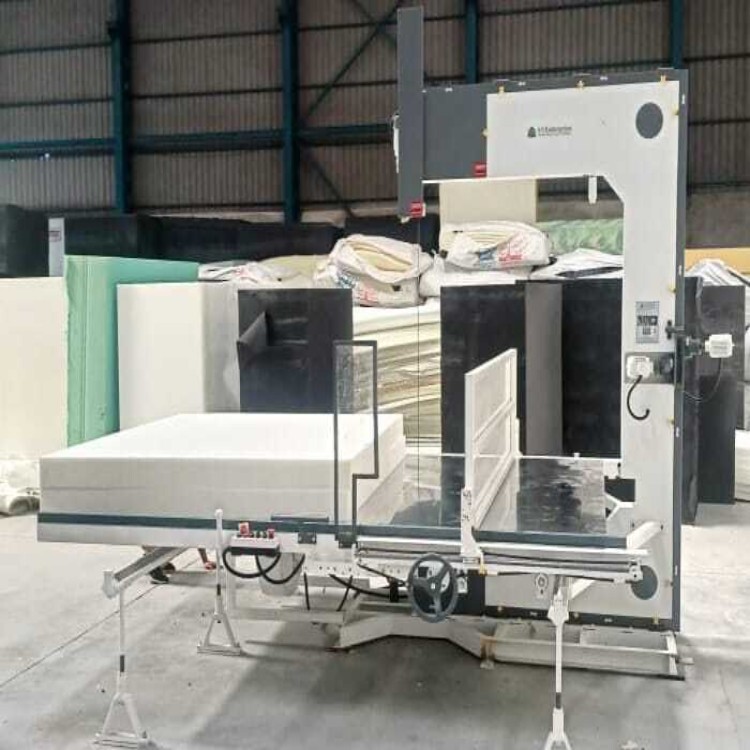 वर्टिकल फोम कटिंग मशीन की क्षमता: 11 ब्लॉक किलोग्राम/घंटा