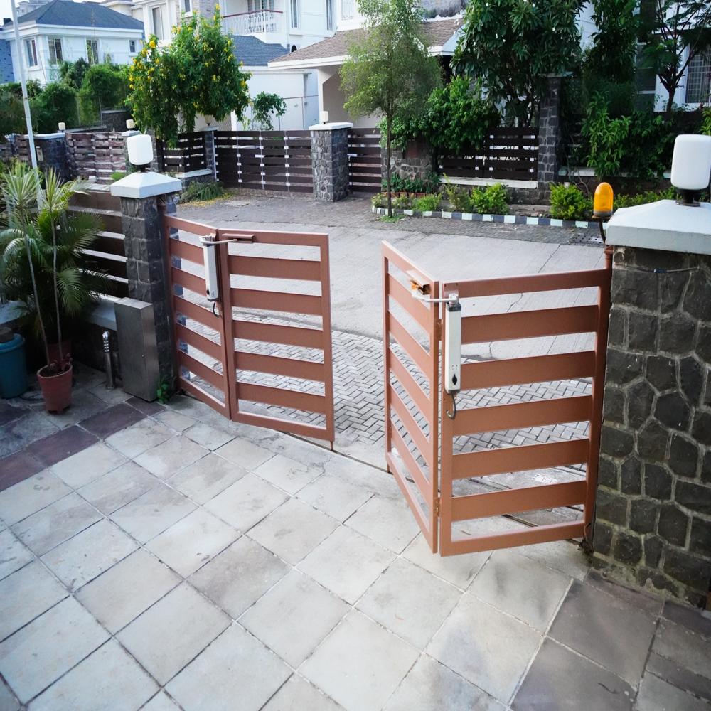 Automatic Folding Gate - Color: Any Color