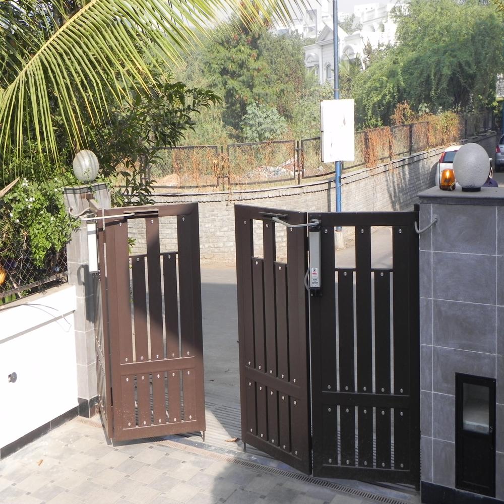 Automatic Folding Gate - Color: Any Color