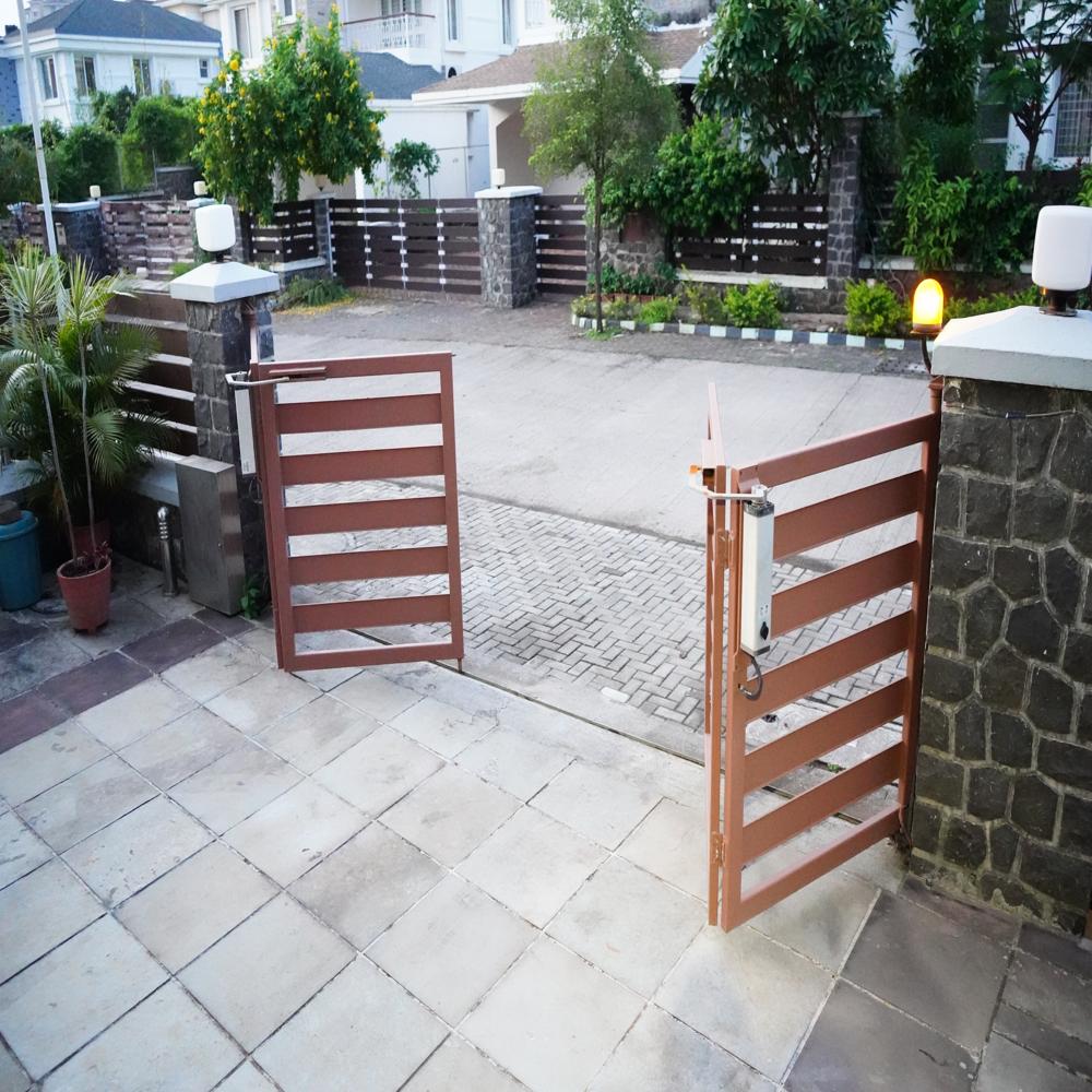 Automatic Folding Gate - Color: Any Color