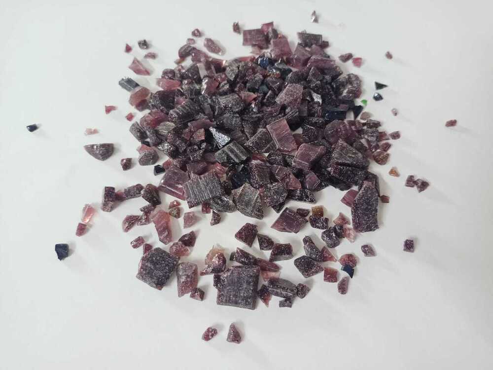 Maroon color opaque glass chips and agggregate / high quality premium terrazzo slab and tiles used glass aggregate