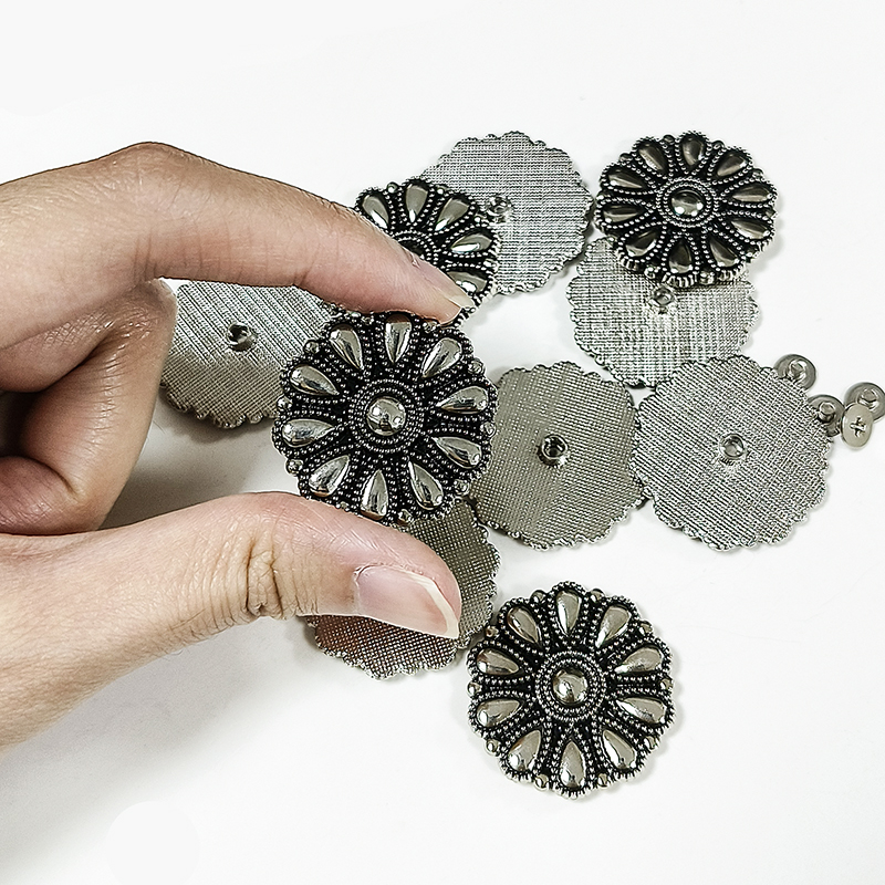 Modern Western Style 3d Round Flower Shaped Screwback Rivet Heart Shaped With Artificial Turquoise Interspersed Rivet For Belt Hat Bags Decoration