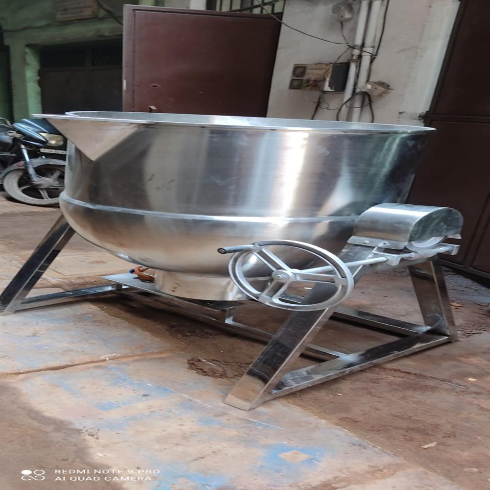 Double Jacketed Steam Kettles Tilting Type - Capacity: 225 Ltr