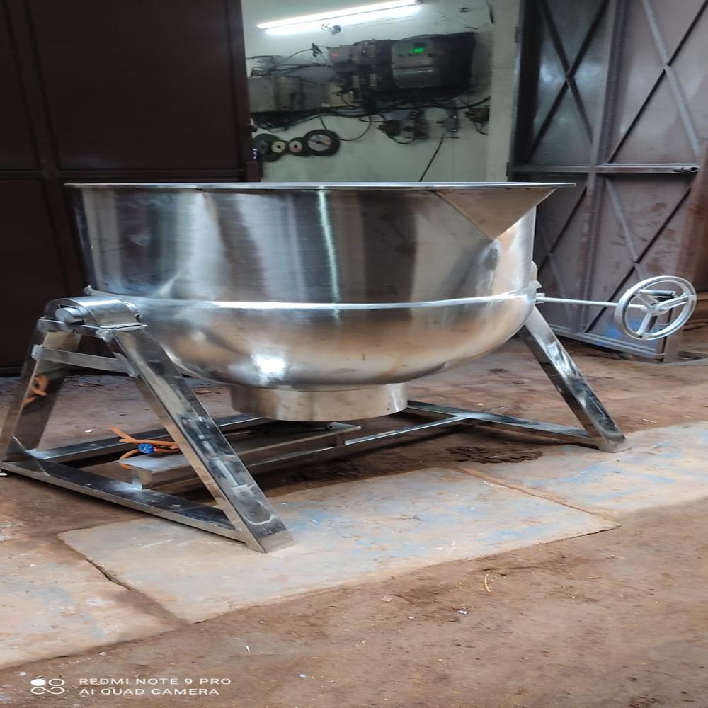Double Jacketed Steam Kettles Tilting Type - Capacity: 225 Ltr