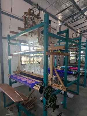 7 Feet Automatic Handloom Weaving Machine - Dimension (L*W*H): 5X5X7 Foot (Ft)