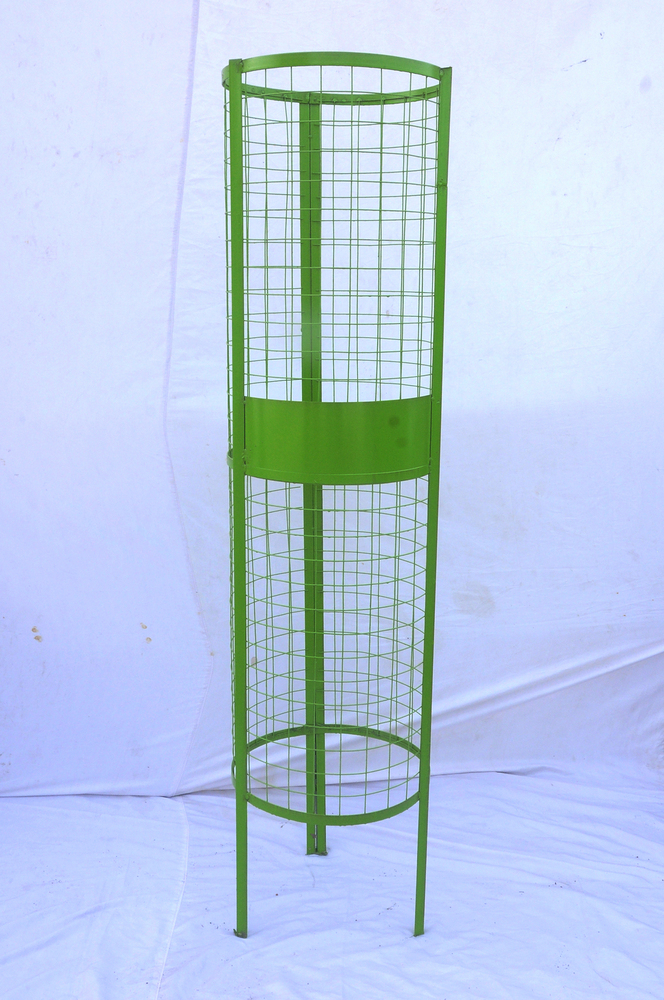 Angle Frame Tree Guard - Color: Green