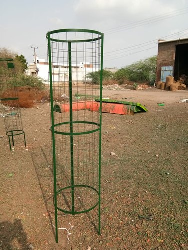 Angle Frame Tree Guard - Color: Green