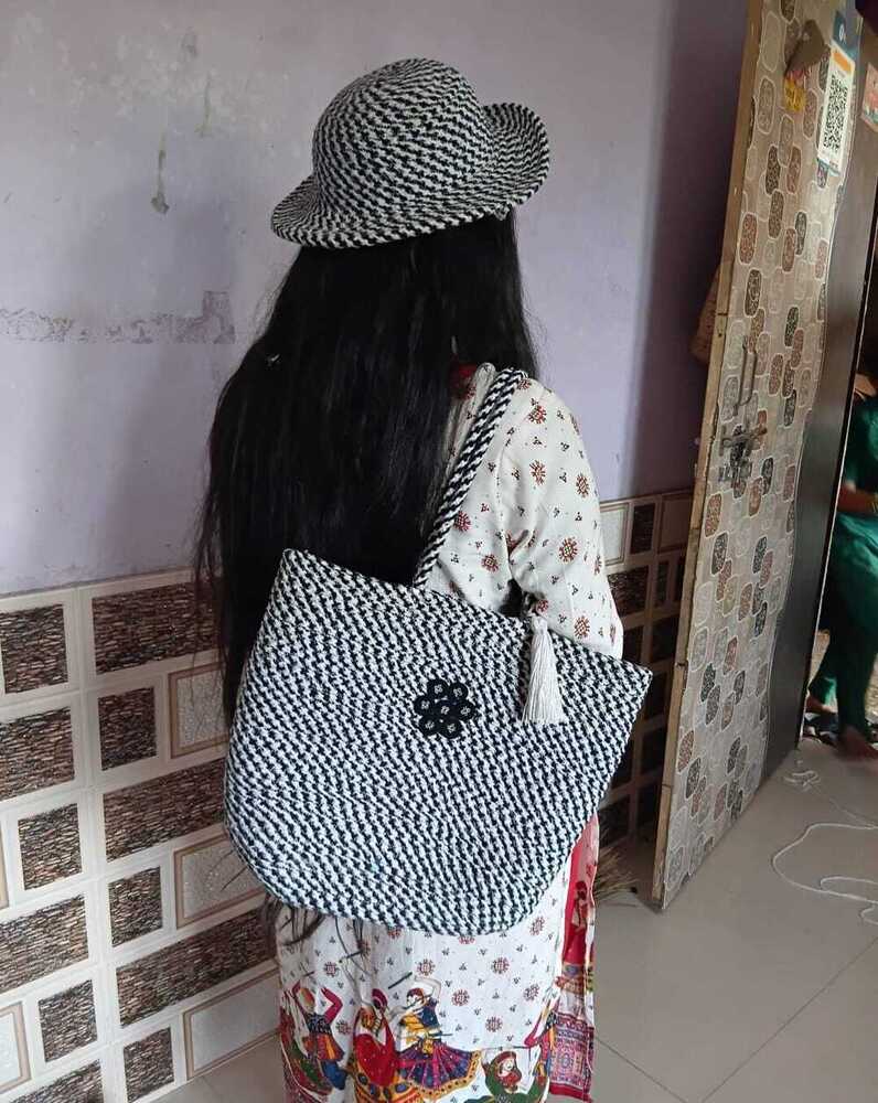 Jute Cap With Bag - Color: Black