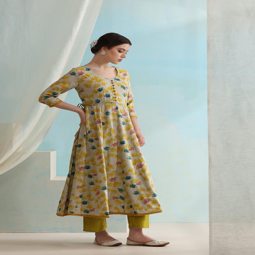 Floral Printed V-Neck Three-Quarter Sleeves Green Kurta with Trousers & With Dupatta