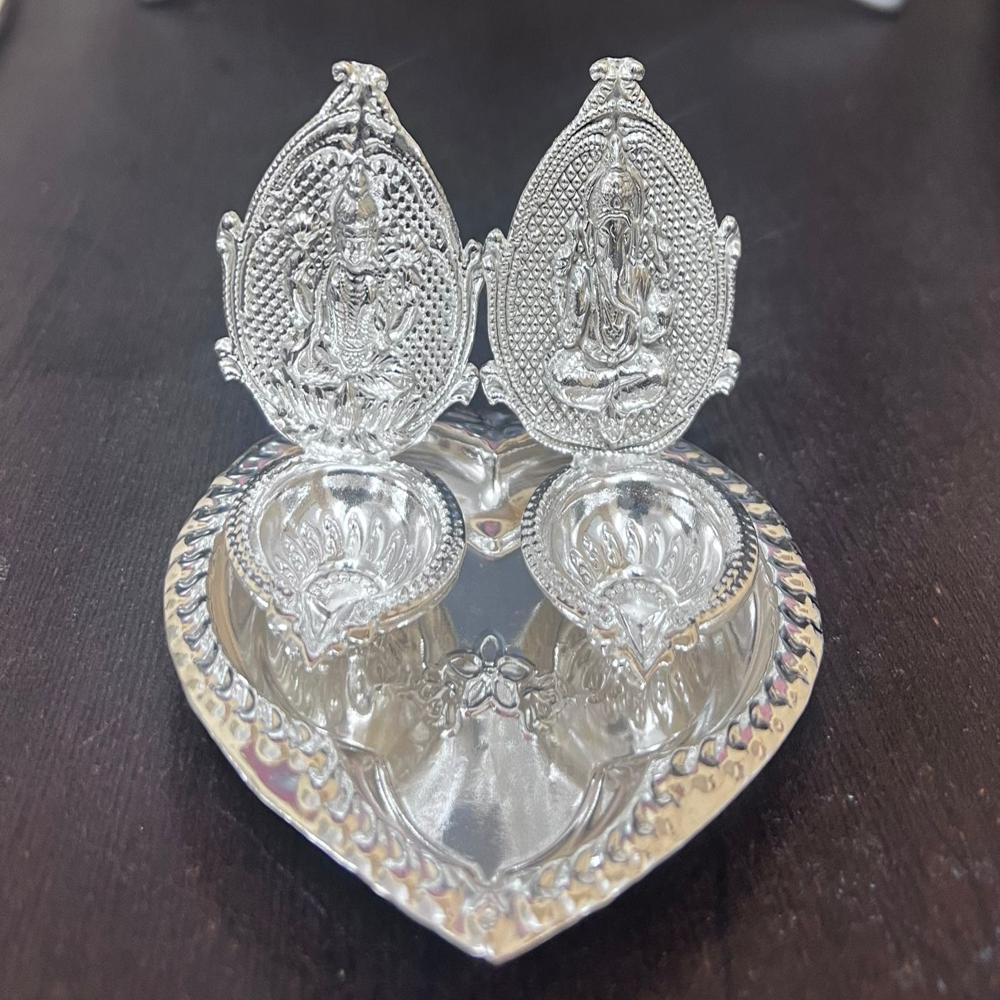 Laxmi Ganesh Deepam On Heart Plate - Color: Silver