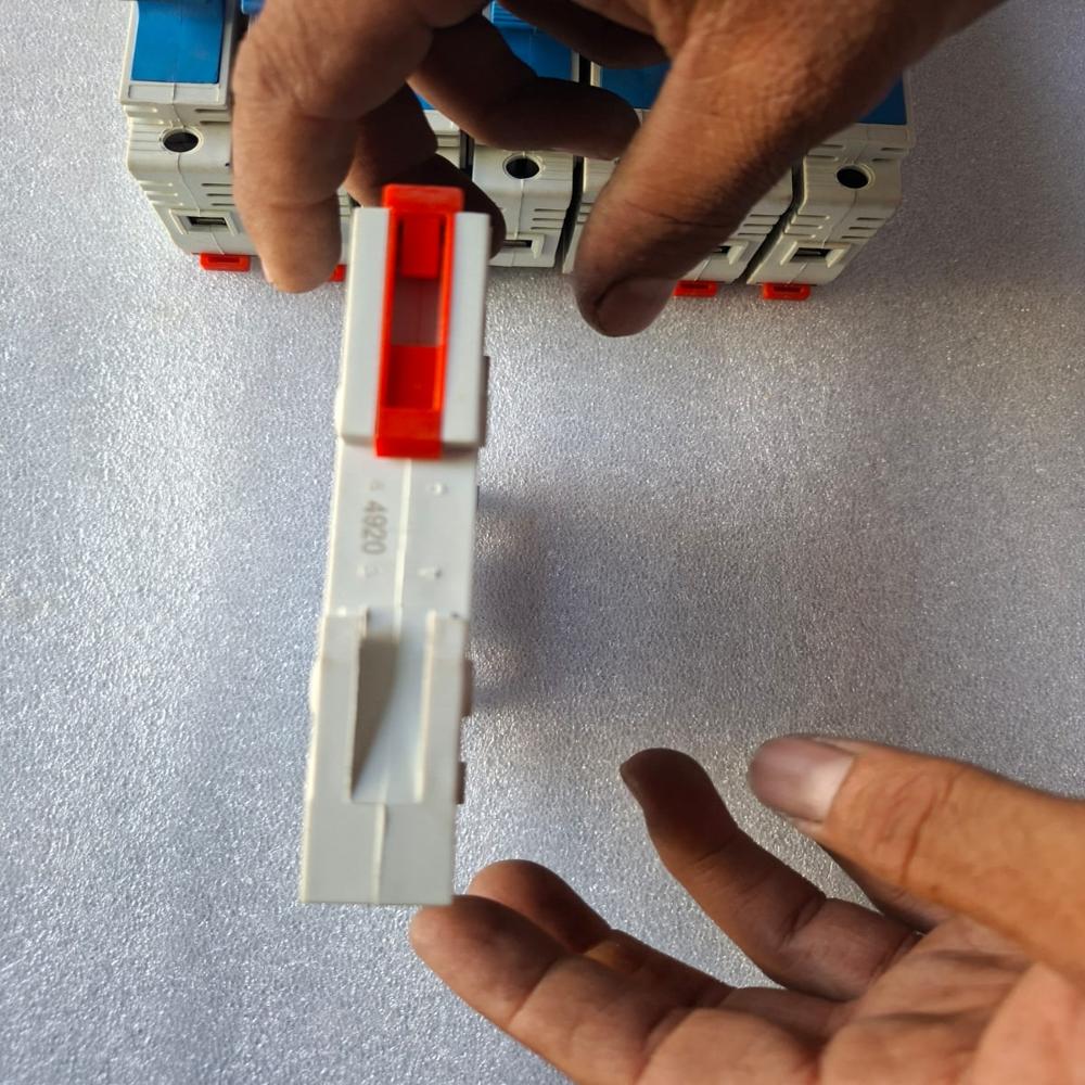 Eaton Series Fuse Holder Chpv15l85 With Fuse Link