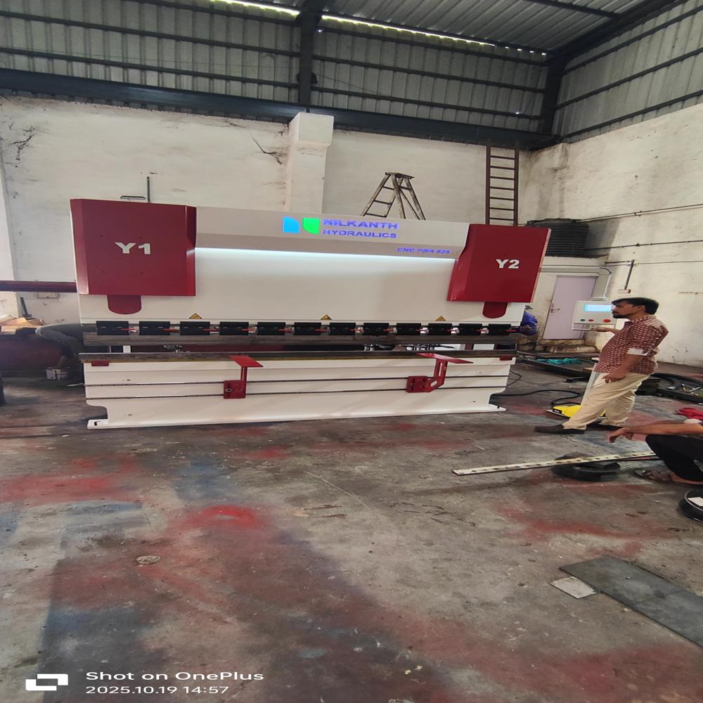 CNC HYDRAULIC Press Brake Machine