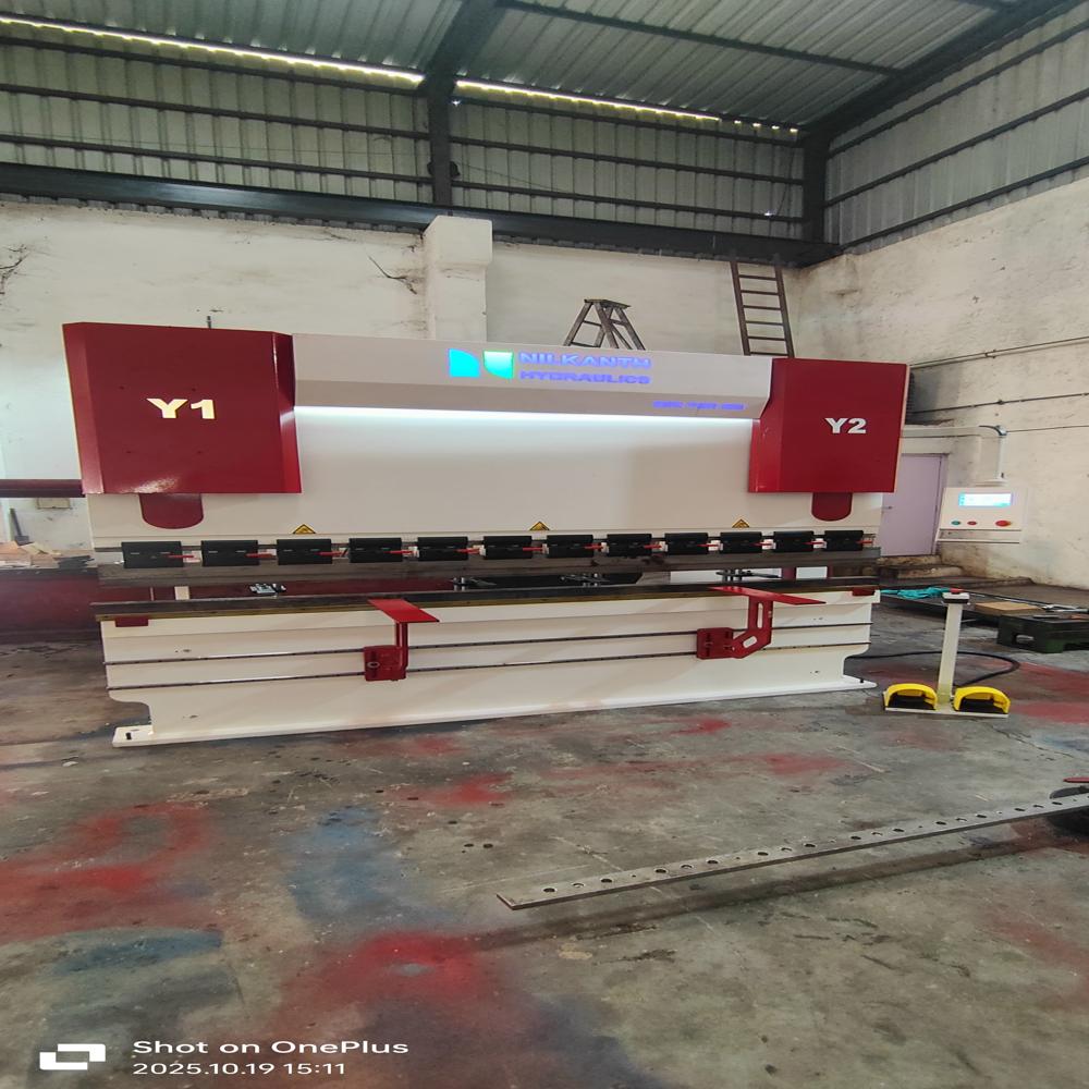 CNC HYDRAULIC Press Brake Machine