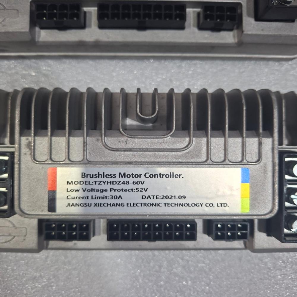 Brushless Motor Controller Model Tzyhdz 48-60V Low Voltge 52 V30 A - Application: Industrial