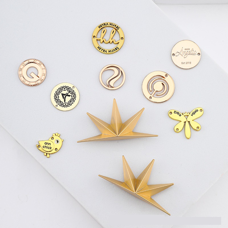 OEM/ODM Customized Heart Rectangle Shaped Fashion Elegance Bag Label Metal Clothing Letters Brand Labels Accessories