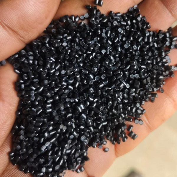 Black Plastic Granules - Hardness: Rigid