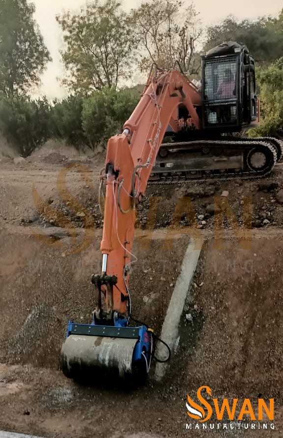 Slope Compactor With Long Reach