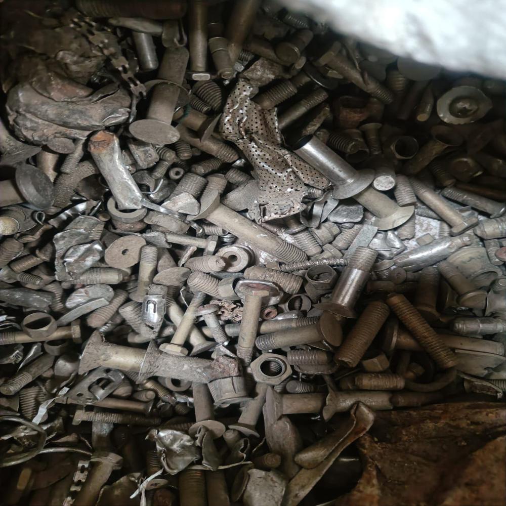 Valve Scrap Titanium - Color: Silver Gray & Metallic