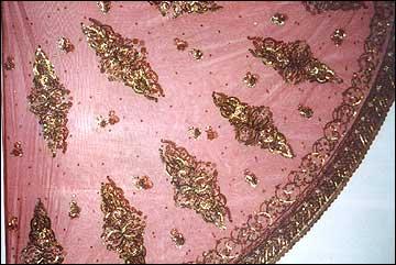 कढ़ाई किया हुआ घाघरा