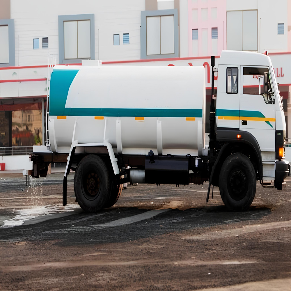 8000 LITER WATER TANKER 