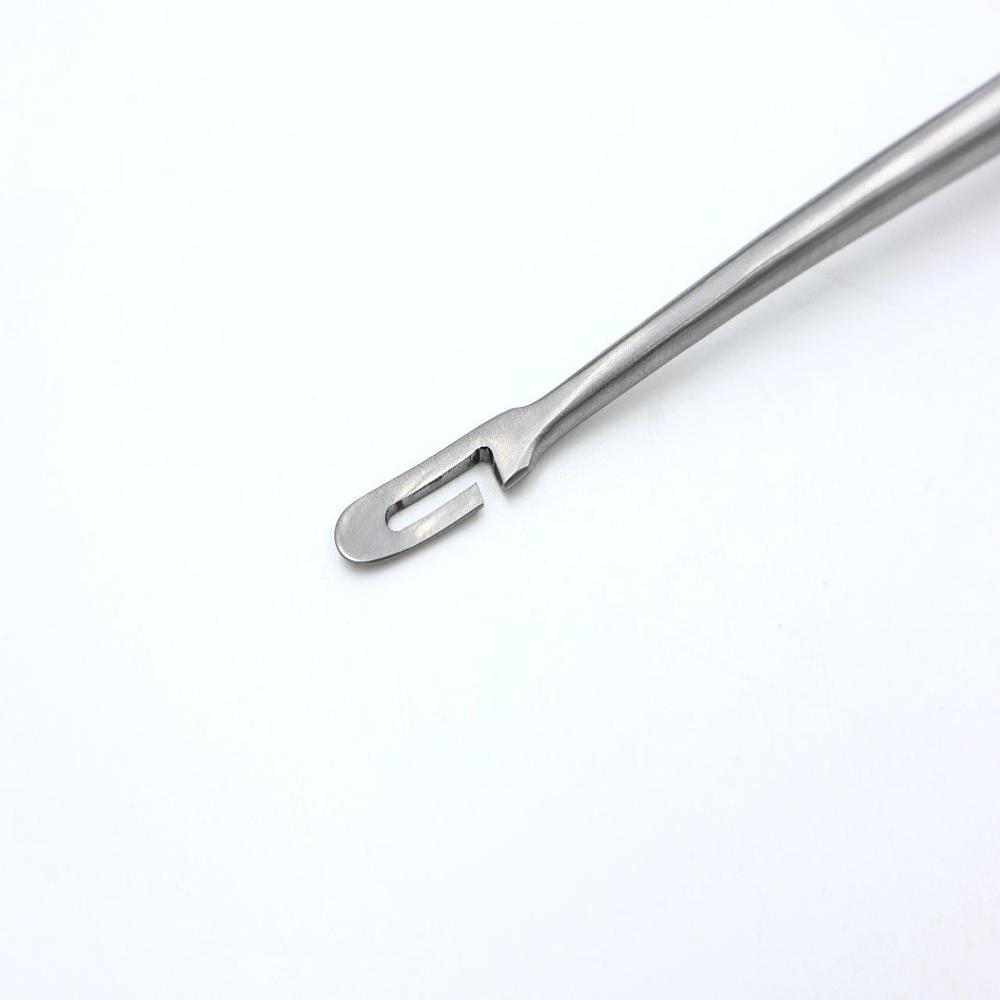 Suture Passer - Feature: Ergonomic Design