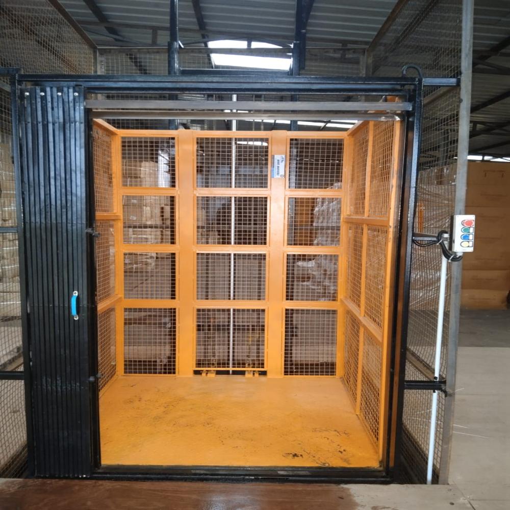 Hydraulic Goods Lift - Load Capacity: Upto 10 Ton Tonne