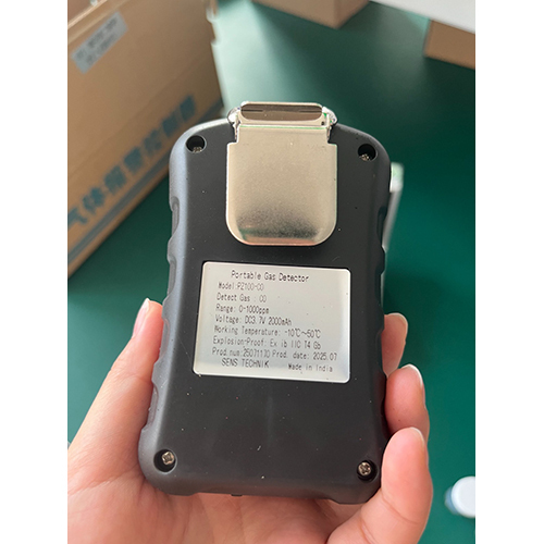 Portable Multi Gas Detector - Color: Black