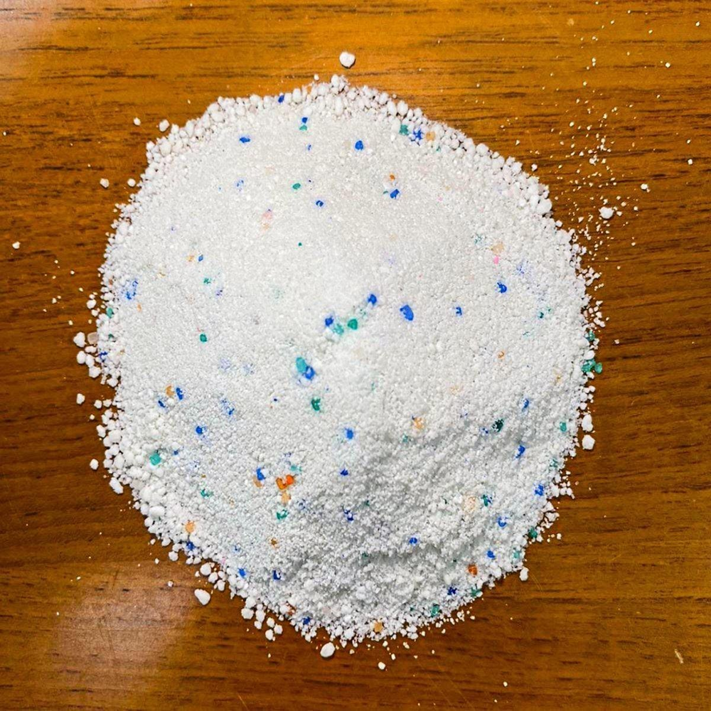 Loose detergent powder