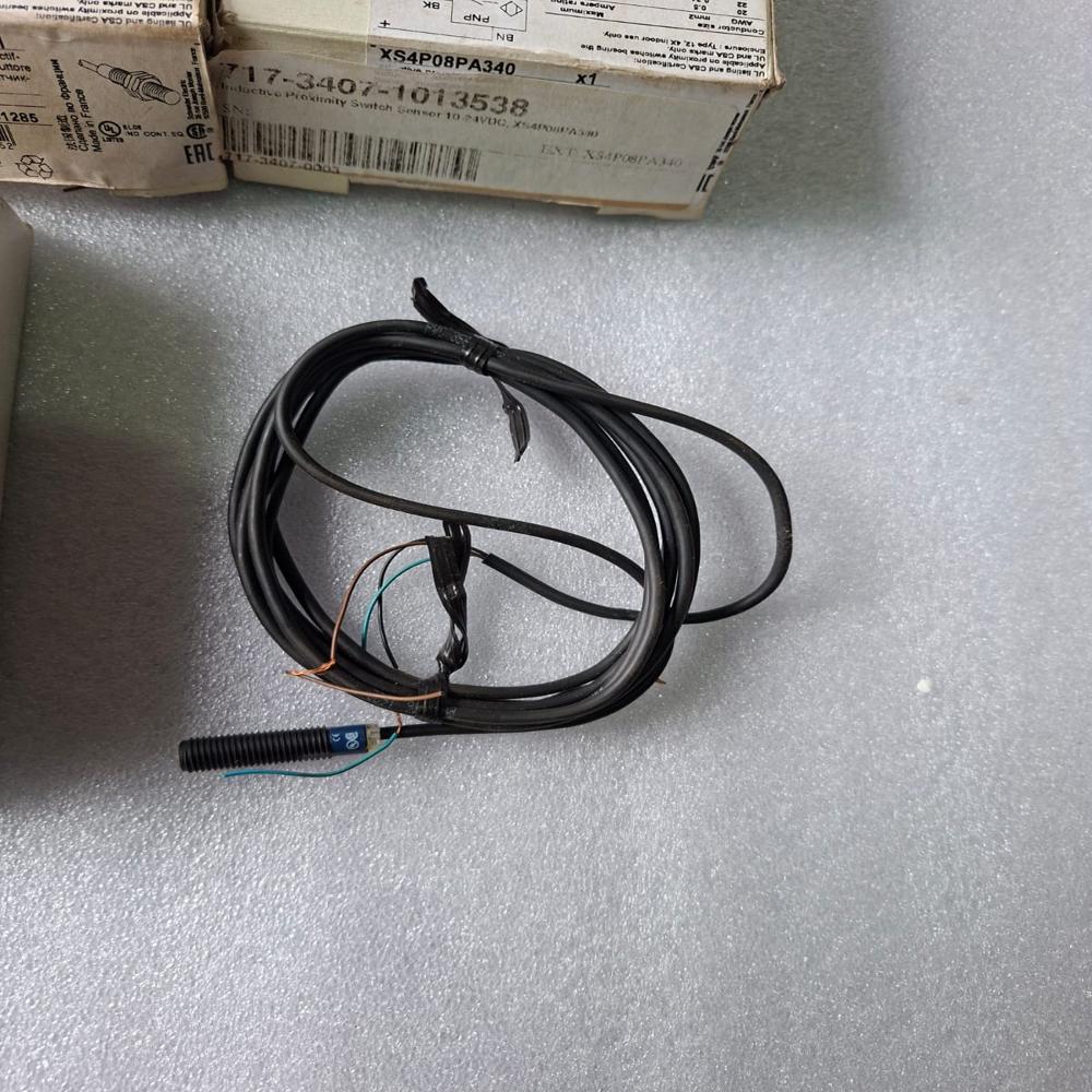 Telemecanique XS4P08PA340 Inductive Proximity Switch Sensor