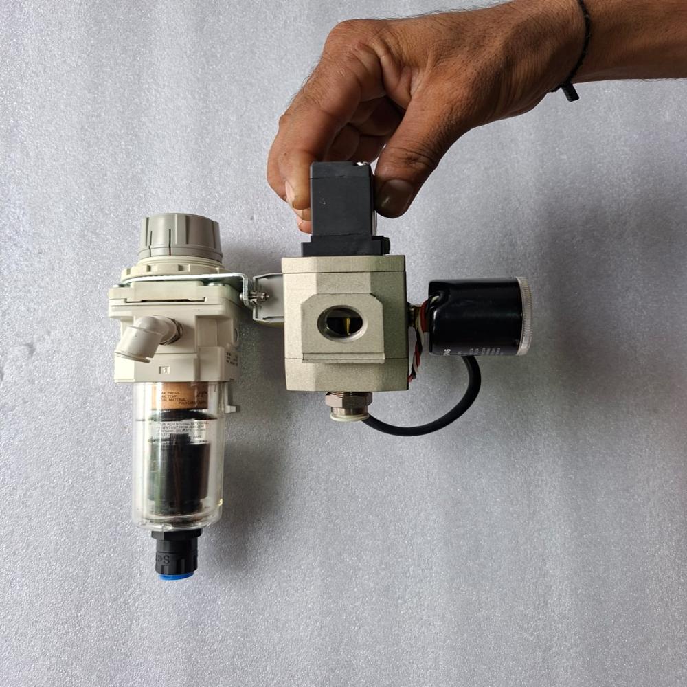 SMC FILTER REGULATOR W/ VALVE AV3000-F03-5YZ-Q SMC