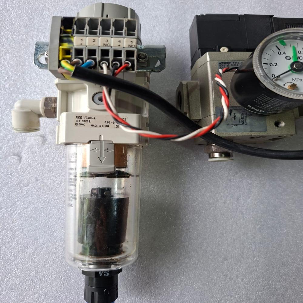 SMC FILTER REGULATOR W/ VALVE AV3000-F03-5YZ-Q SMC