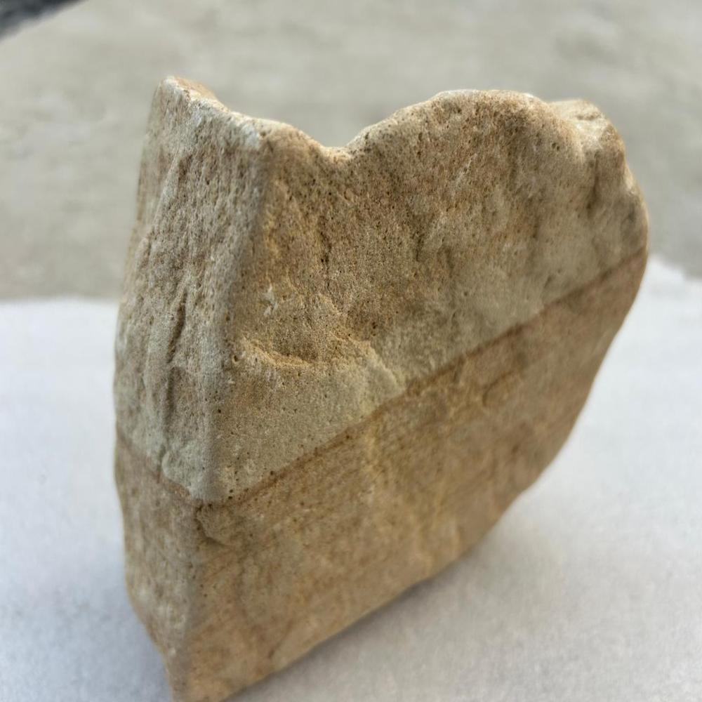 Sandstone Corners - Density: 2.5 Kilogram Per Litre (Kg/l)