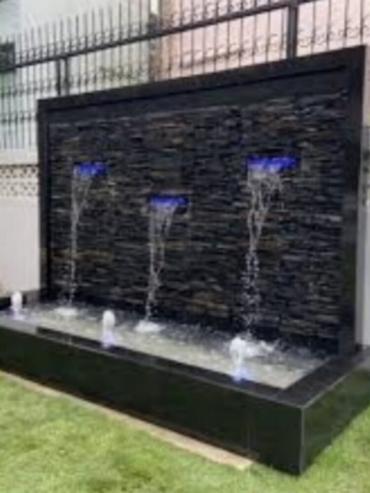 Wall Water Fountain - Color: Multi