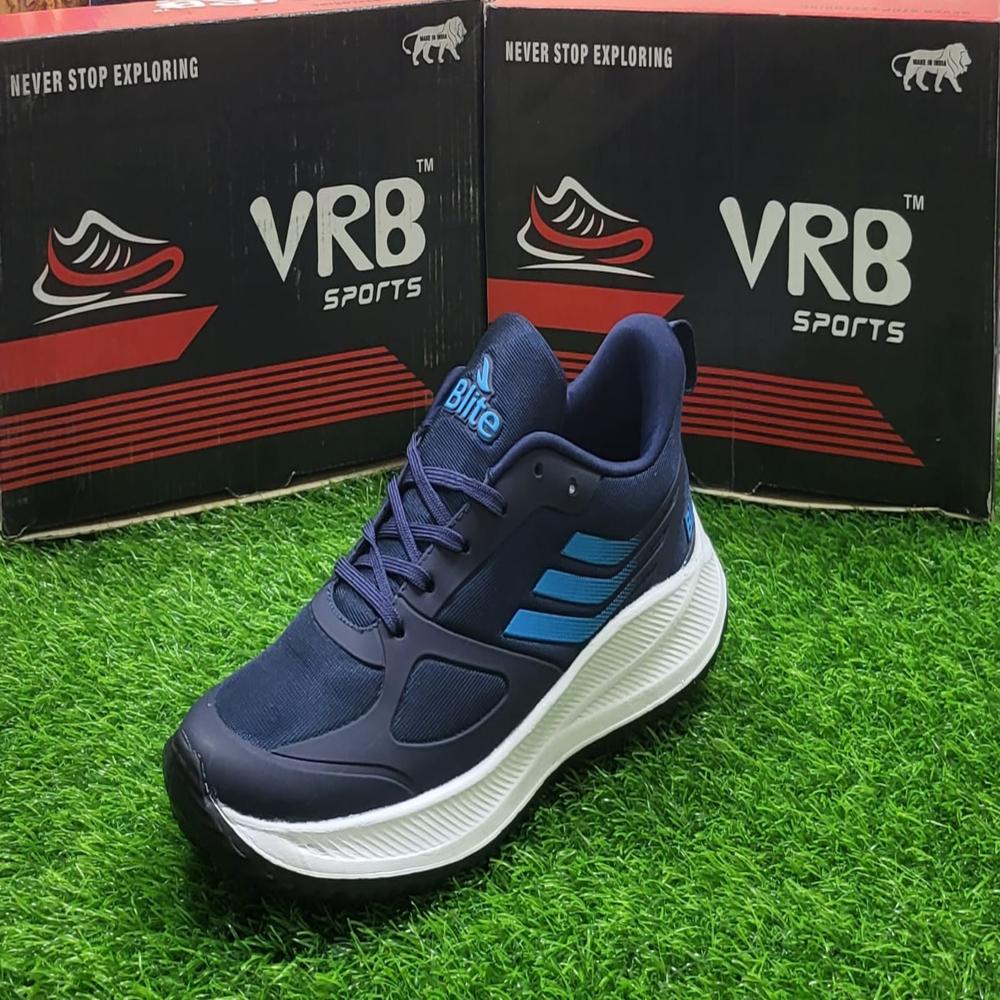 Sports Shoes - Color: White