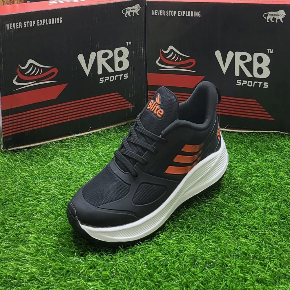 Sports Shoes - Color: White