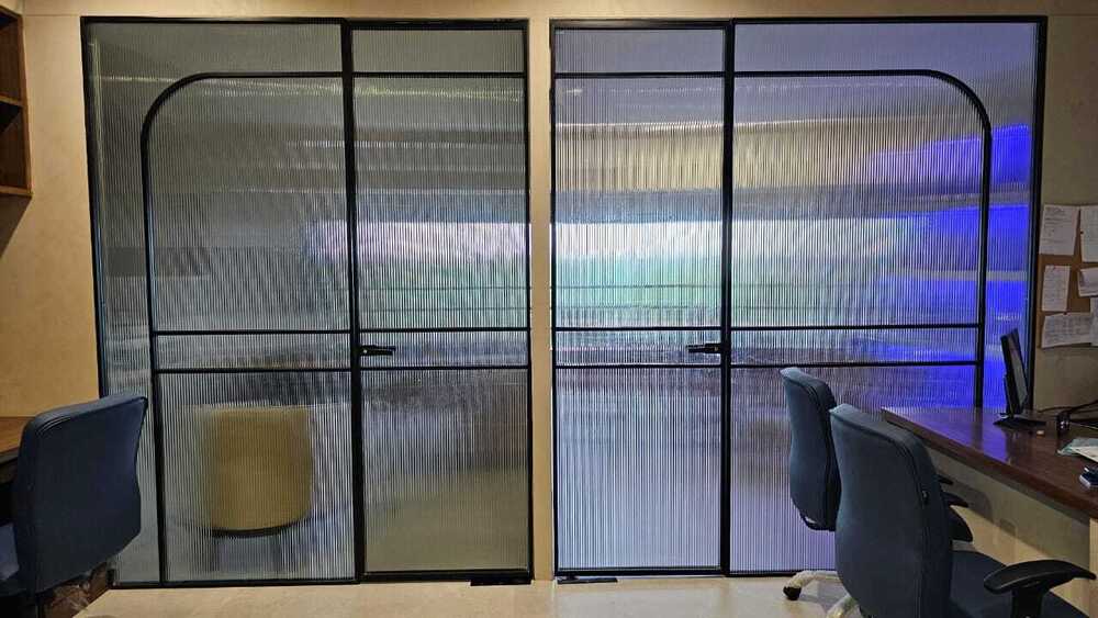 Office Workstation Aluminium Partitions - Color: Black