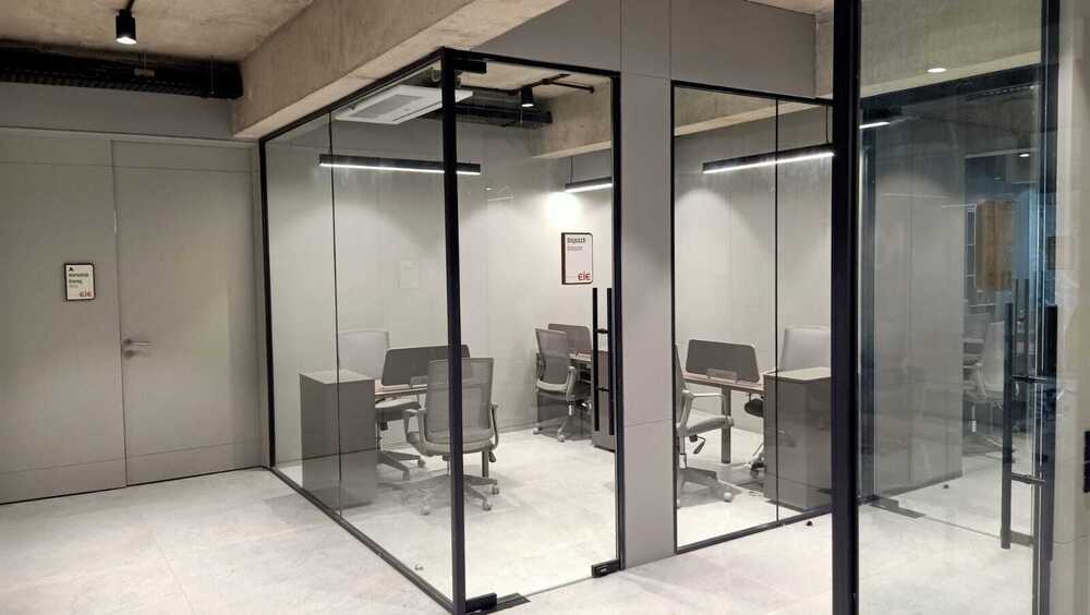 Office Slim Partition - Color: Transparent
