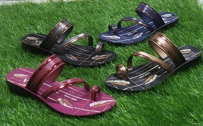 Kirti Slipper - Color: Black