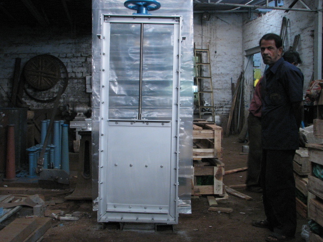 Sluice Penstock Gate - Feature: Pressure Treated Timbers