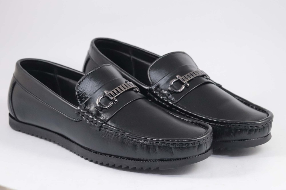 Leather Loafers - Color: Black