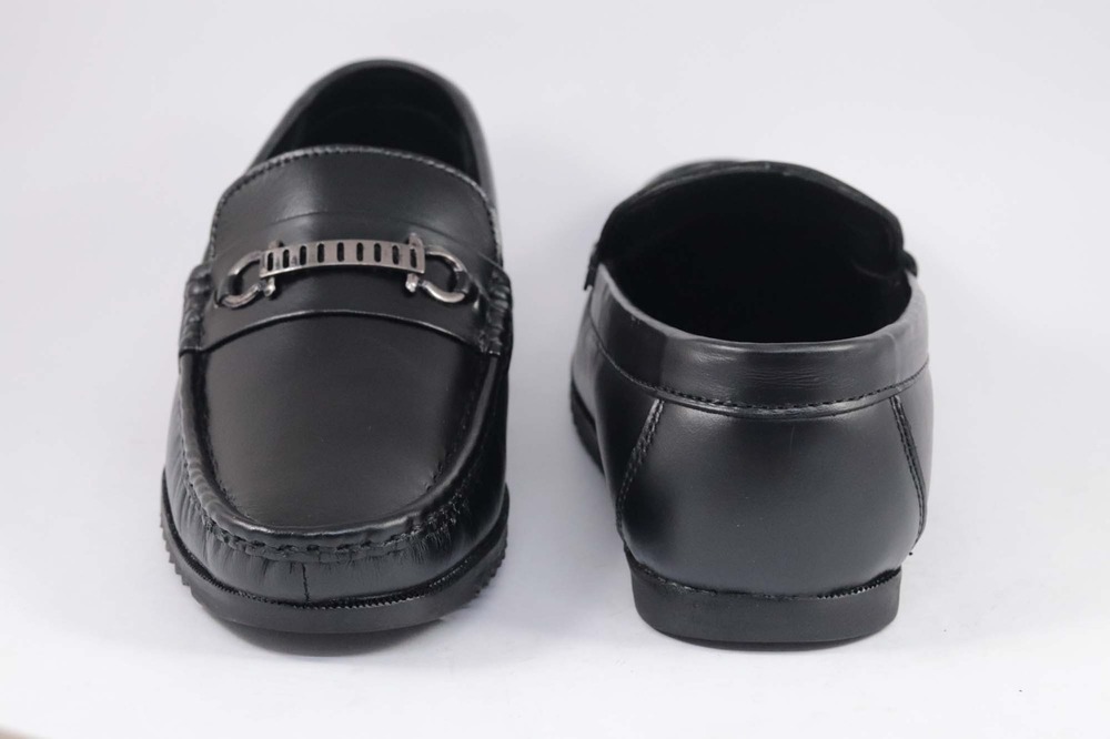 Leather Loafers - Color: Black
