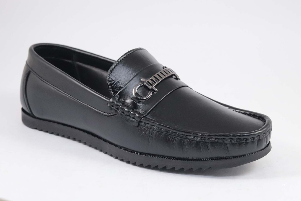 Leather Loafers - Color: Black