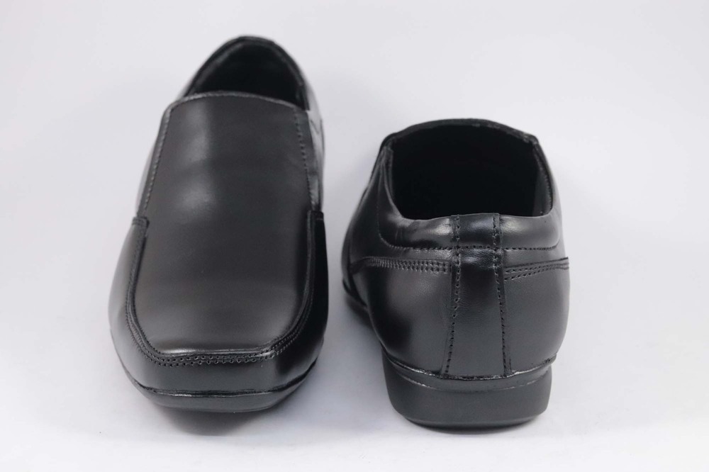 Leather Plain Loafers - Color: Black