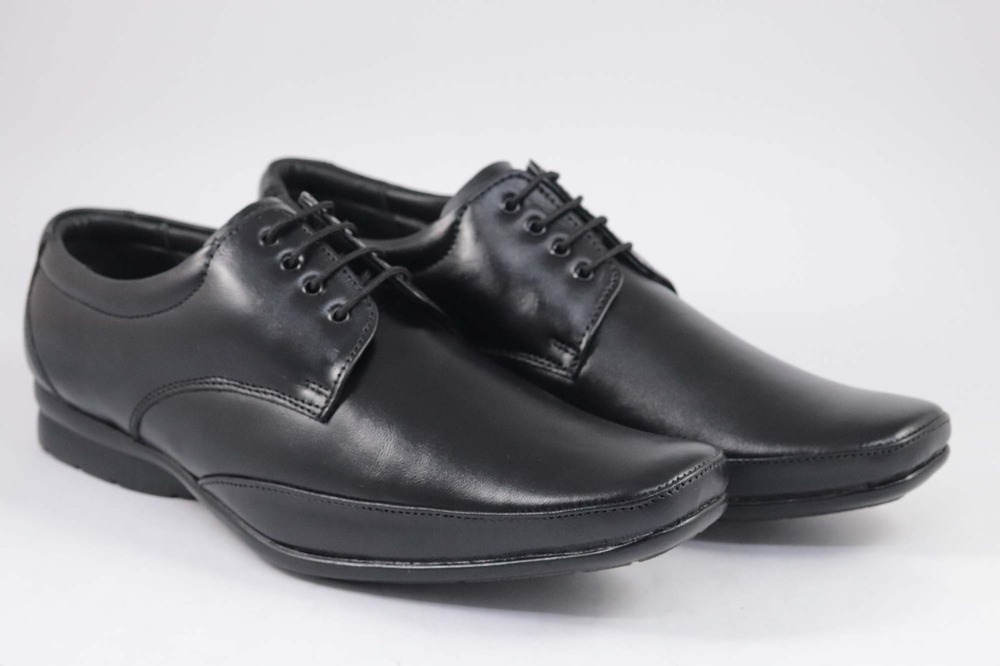 Pointed Leather Shoes - Color: Black