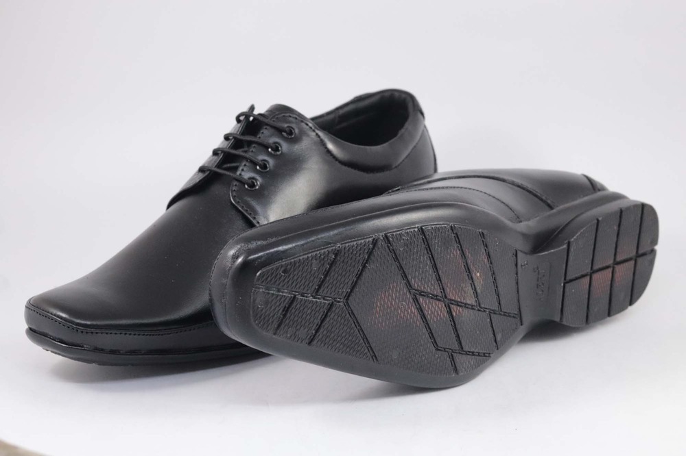 Pointed Leather Shoes - Color: Black