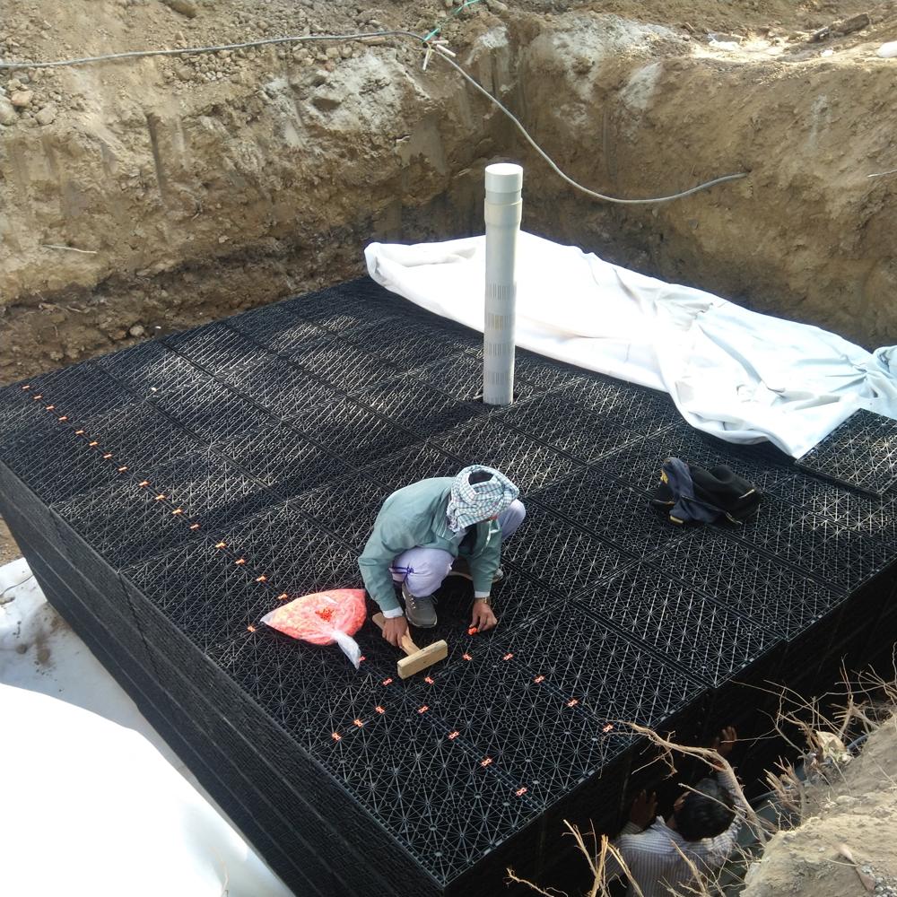 Laying and Cutting Services Of Geotextile