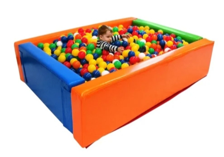 Triangular Ball Pool - Color: Multicolor