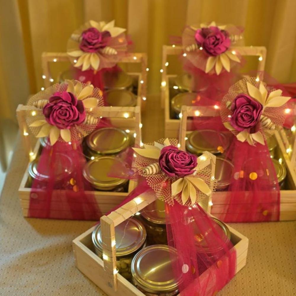 Resin Gifts Hamper - Height: 1 Inch (In)
